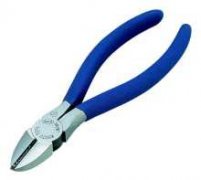 还常用来代替一般剪刀剪