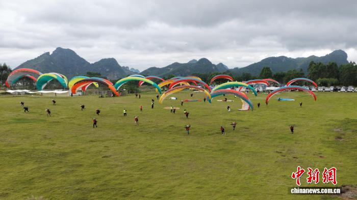 2025年广西滑翔伞公开赛收官，推动“体育+旅游”