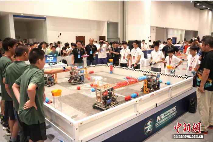 2025世界机器人大赛三亚锦标赛盛大开幕 近万名选