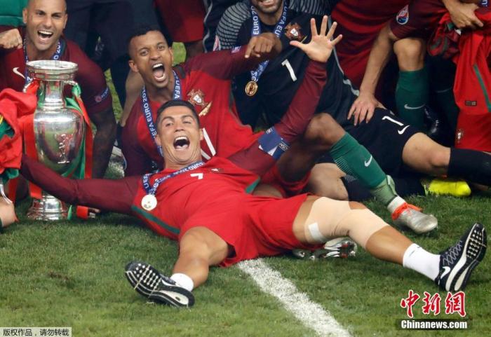 C罗欧洲杯首战逆转捷克创历史 39岁仍显传奇