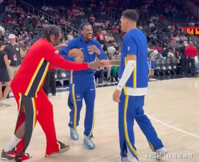 库明加对阵旧主难掩低迷 老鹰126-110大胜勇士