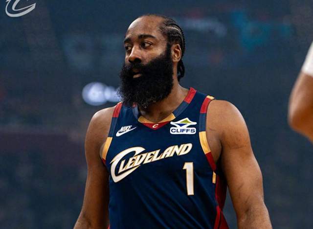 阿伦复出助骑士力克热火 双塔体系初现威力