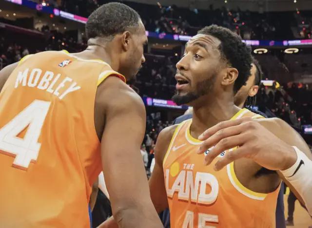 阿伦复出助骑士力克热火 双塔体系初现威力